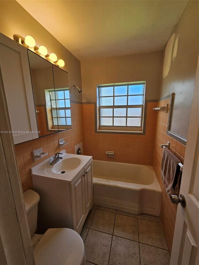 Photo - 1544 NW 6th Ave