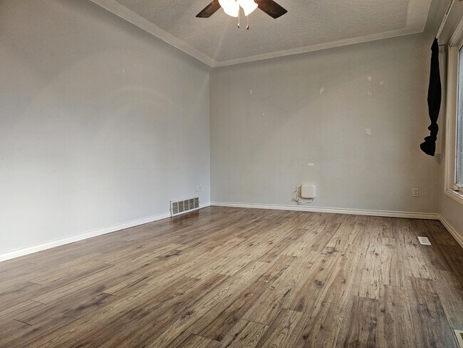 Photo - 12905-12972 72 St NW