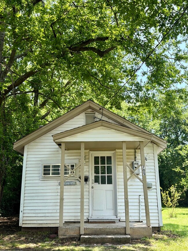 Building Photo - 705 N 9th St