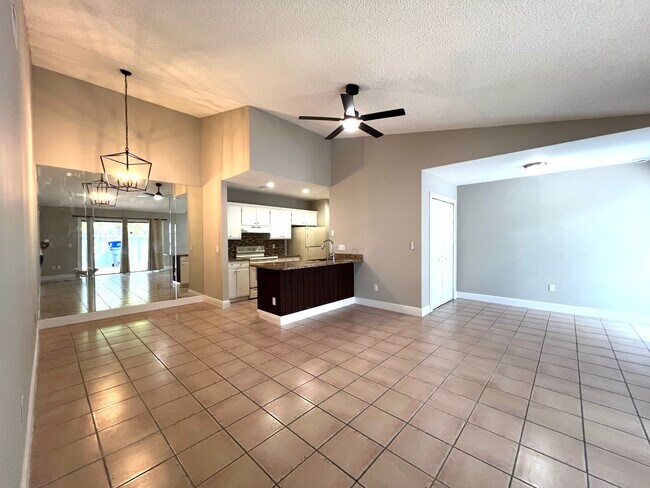 Photo - 1077 Goldenrod Rd