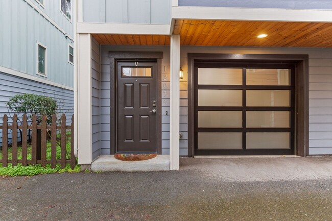 Photo - 2bd/2.5ba Seattle Townhome
