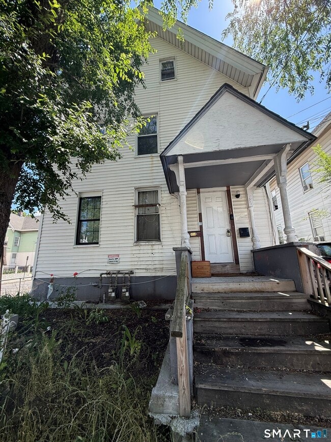Building Photo - 295 Lloyd St Unit 2