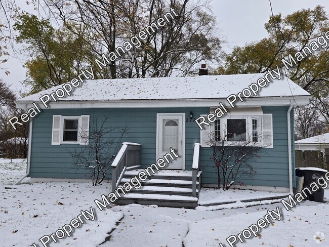 Building Photo - Three Bedroom Ranch Rental