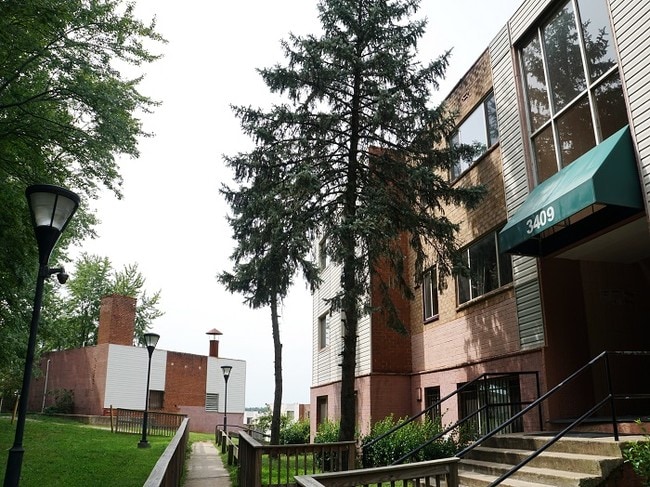 Kings Square Apartments