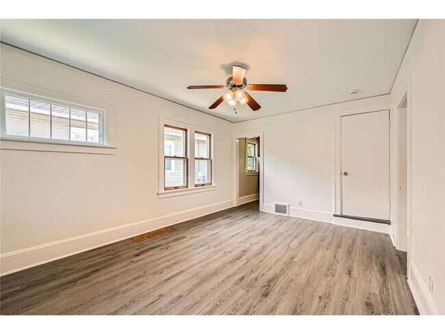 Photo - 1083 Western Ave N