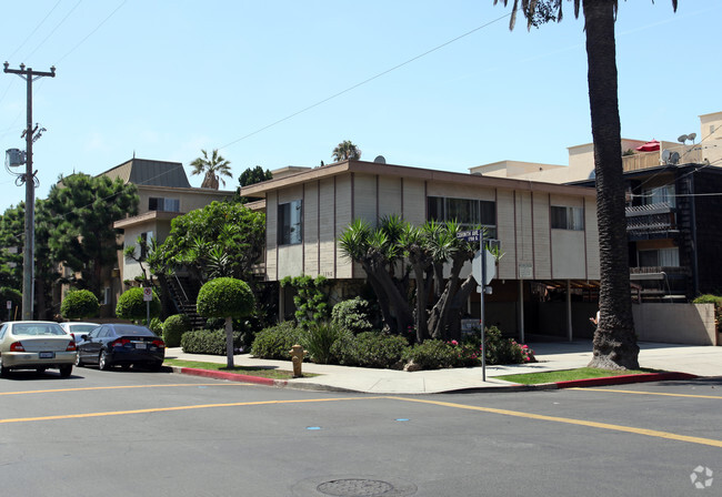 Building Photo - 1705 Corinth Ave Apartments