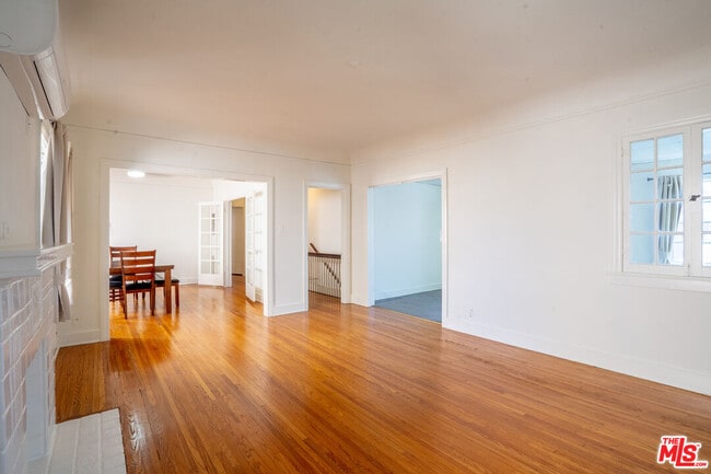 Photo - 162 S Berendo St