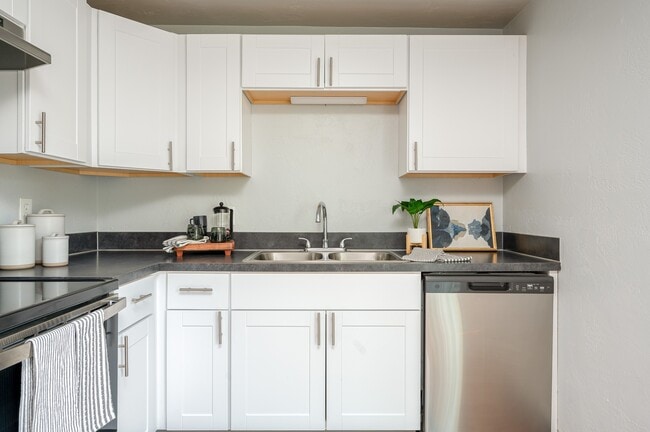 Pacific Village | Kitchen - Pacific Village