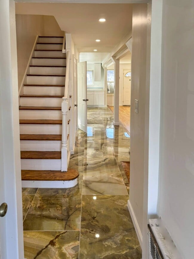 Building Photo - 1824 Rockaway Pkwy Unit 2