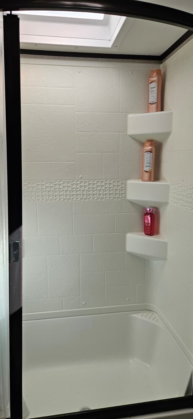 Photo - 206 New Iris Ln