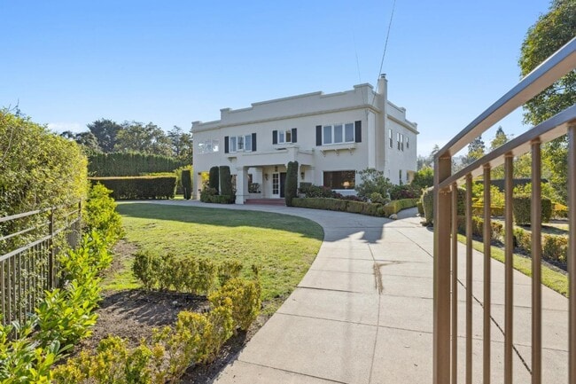 Photo - 715 Brewer Dr