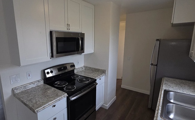 Photo - 1702 E 7th St