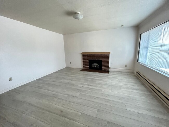 758 Woodford Ave N Unit 1