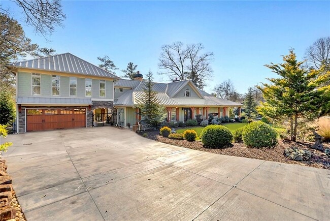 Photo - 920 Pine Cir