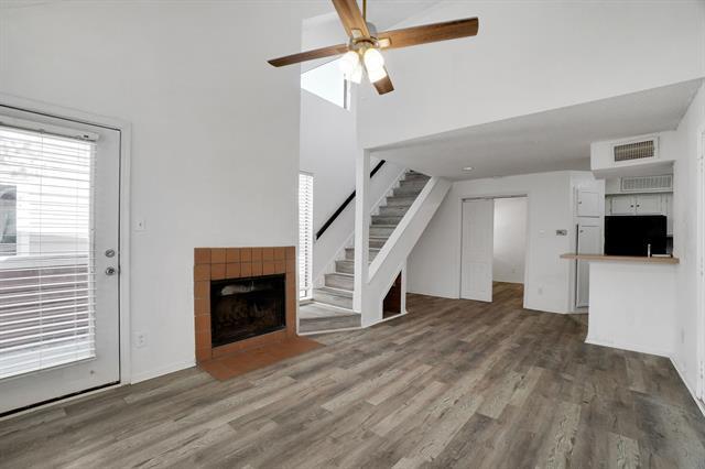 Photo - 9821 Walnut St Unidad #204 Rental