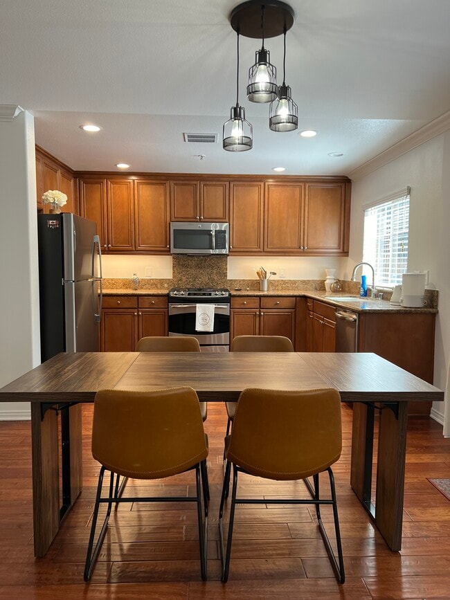 Kitchen - 829 Sequoia Cir