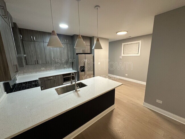 Photo - 4950 S Michigan Ave Unit 2