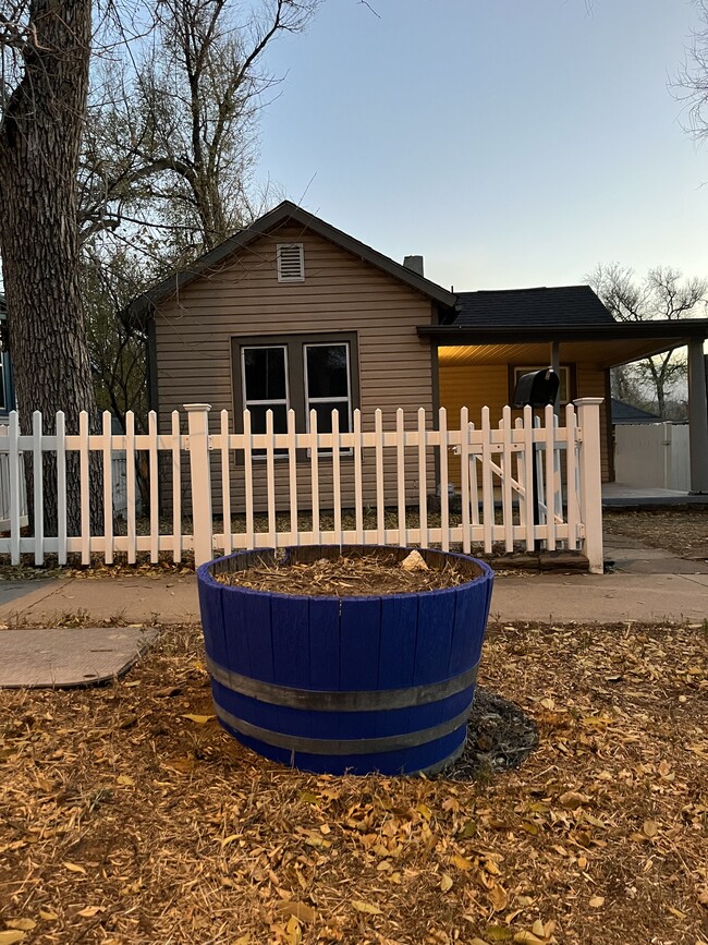 Photo - 715 E High St