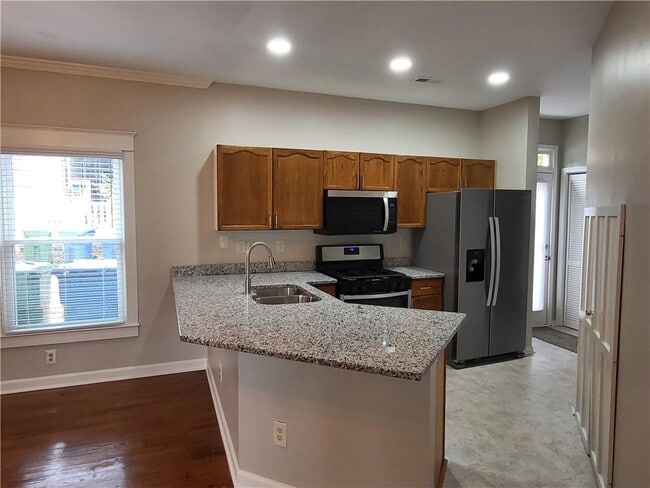 Photo - 320 Harden St SE