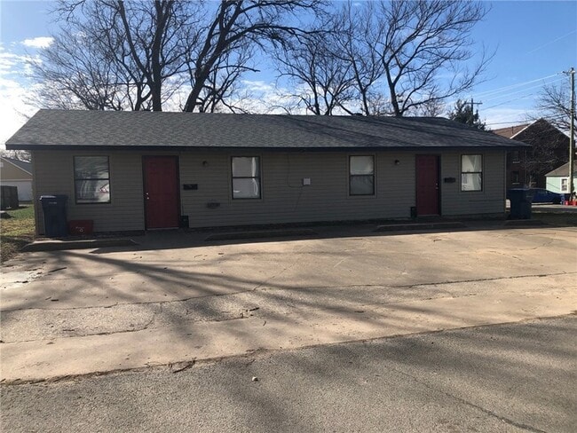 Building Photo - 300 E Benton St