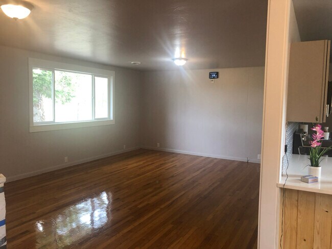 Photo - 1102 Spring St