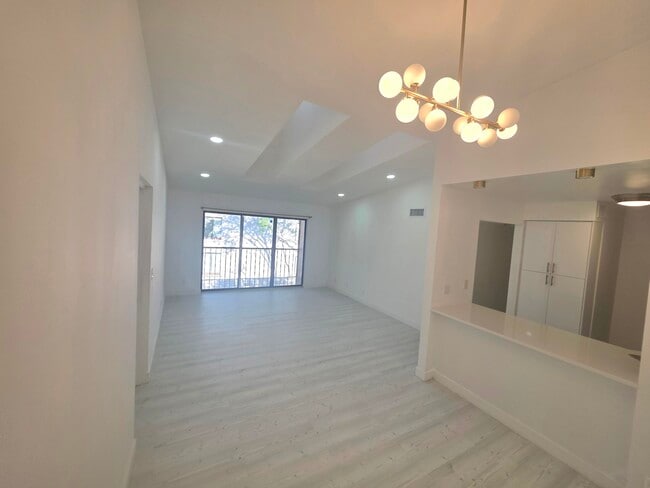 Building Photo - 205 Foxtail Dr Unit G3