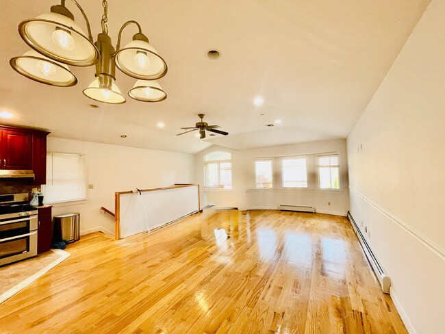 Building Photo - 36-36-3166 166th St Unit 2