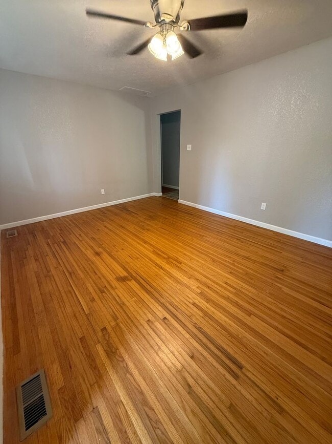 Photo - $2000 MOVE-IN SPECIAL