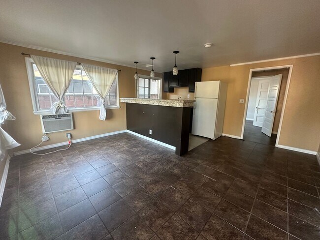 Photo - 67th - Hyde Park Unit 3126 1/2