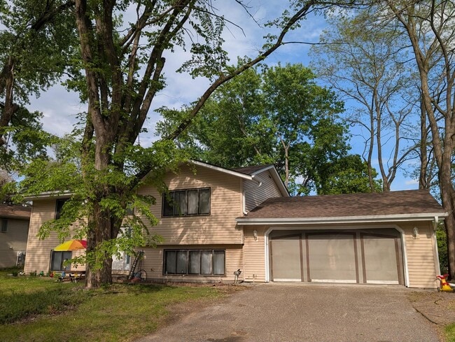 Building Photo - 7417 Meadowwood Dr