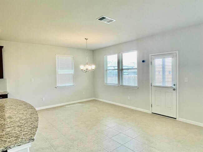 Photo - 516 Betty Ann Wy