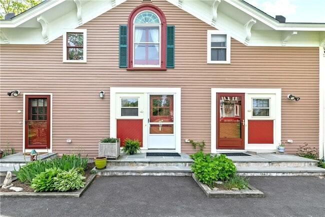 97 Narragansett Ave