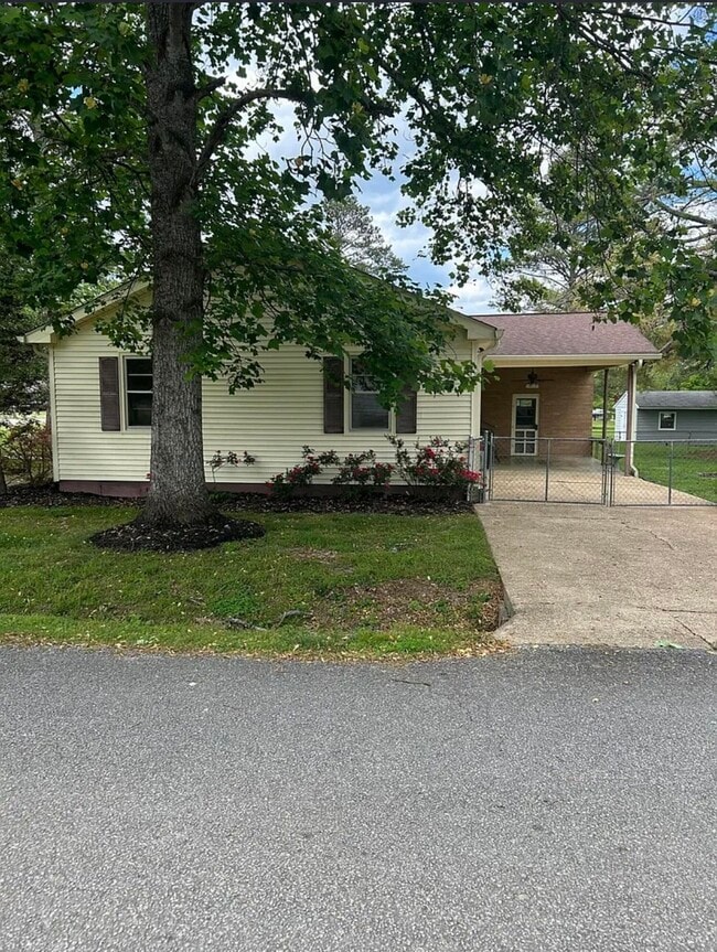 Photo - 902 James Ave