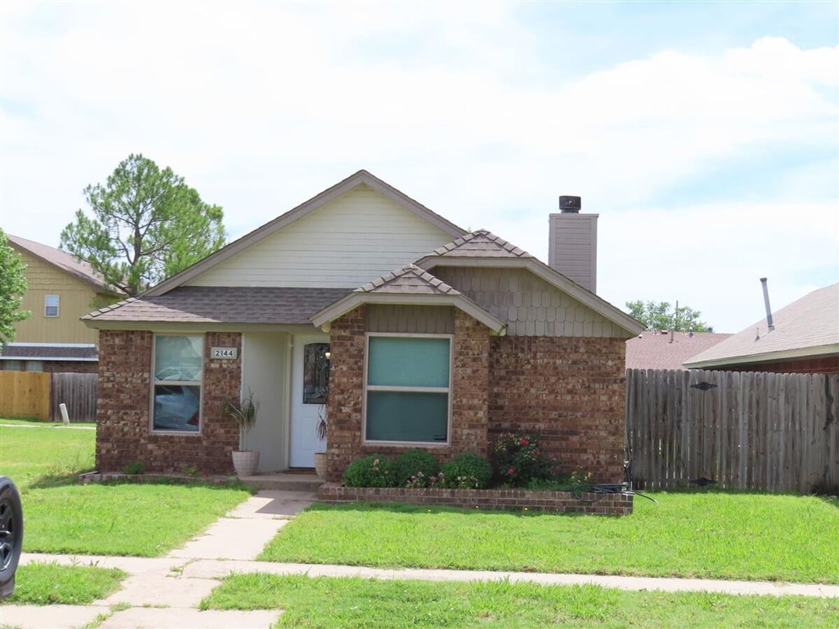 Spacious 2 Bedroom Patio Home - Spacious 2 Bedroom Patio Home