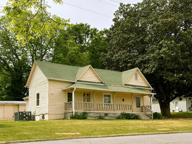 Building Photo - 408 S 12th St