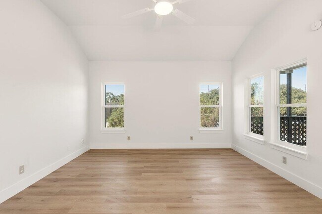 Photo - 814 W Mary St