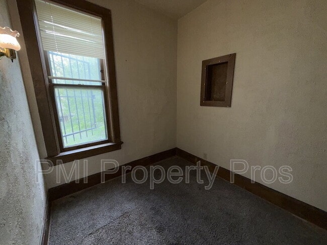Photo - 2439 Dr. William Finlayson St