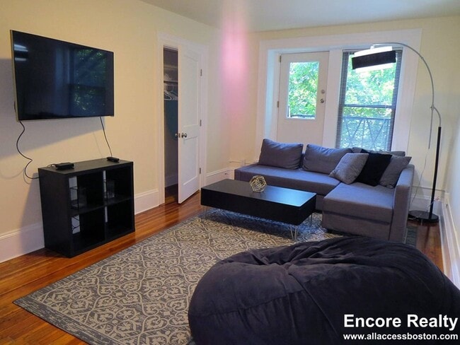 Building Photo - 1463 Beacon St Unit 10