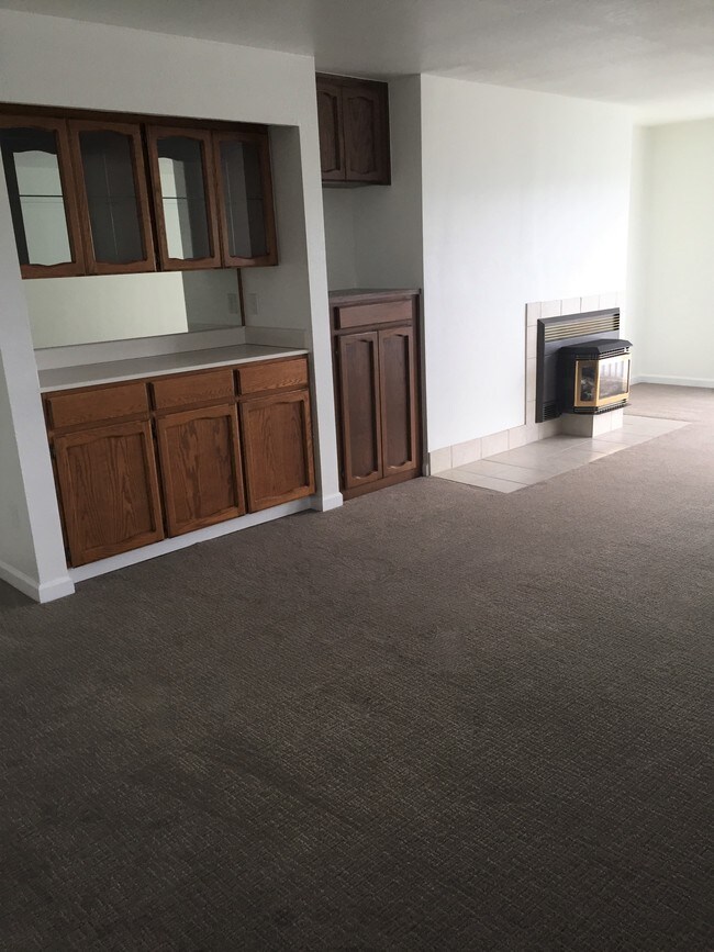 Photo - Golden View Apartments