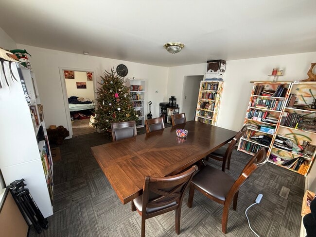 Photo - 610 Niagara St