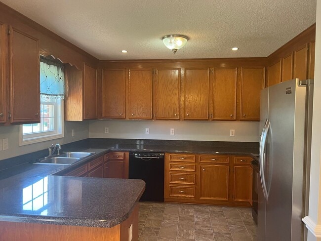 Photo - 3 Bedroom 3 Bathroom House with an Office. Available Now!