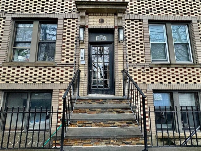 Photo - 124 74th St