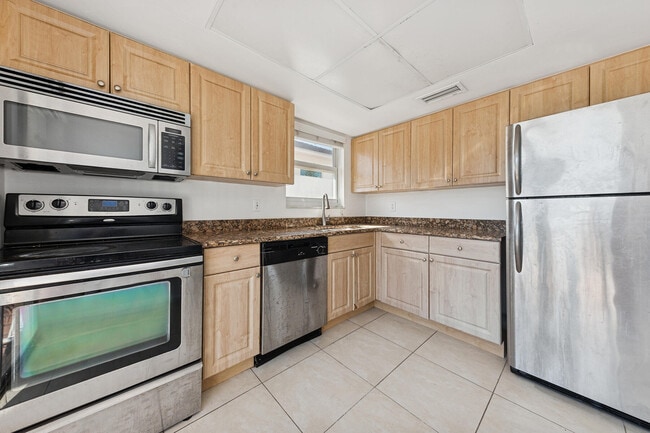 Photo - 1000 NE 9th Ave Unit 6