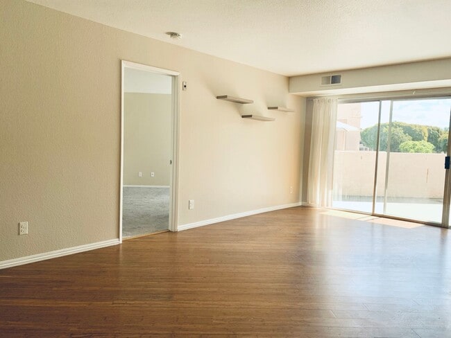 Photo - Fashion Hills 2 bedroom, 2 bath with 2 car garage!