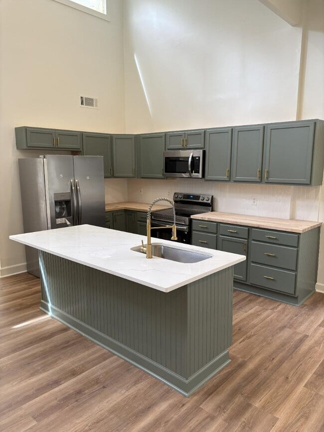 Photo - 390 Cologne Dr SE