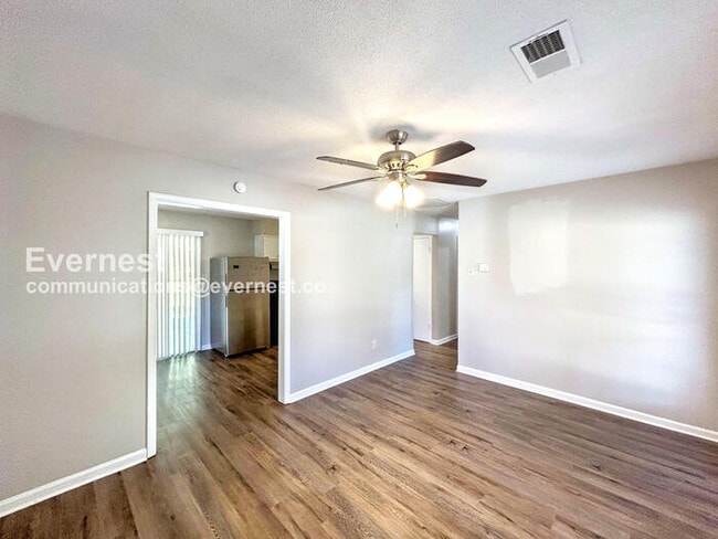 Photo - 1582 Custer Dr