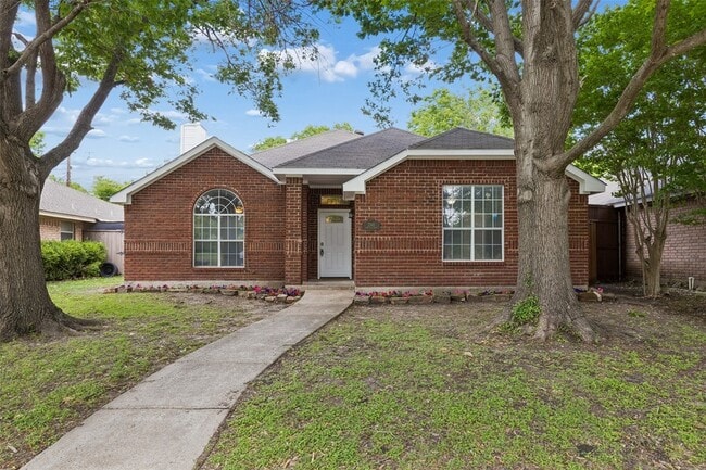 Building Photo - 2345 Park Vista Dr