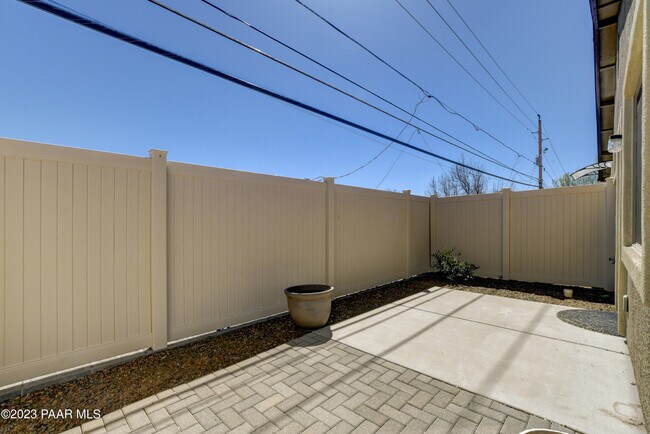 Photo - 915 Gail Gardner Way