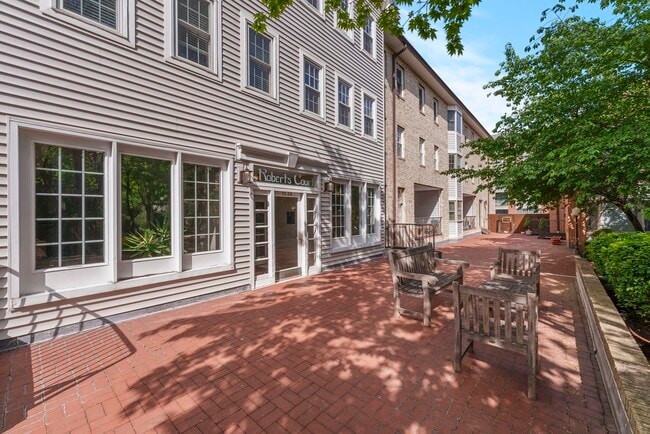 Building Photo - 456 9th St Unit 32