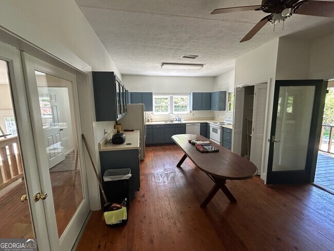 Photo - 1024 Stonepile Rd